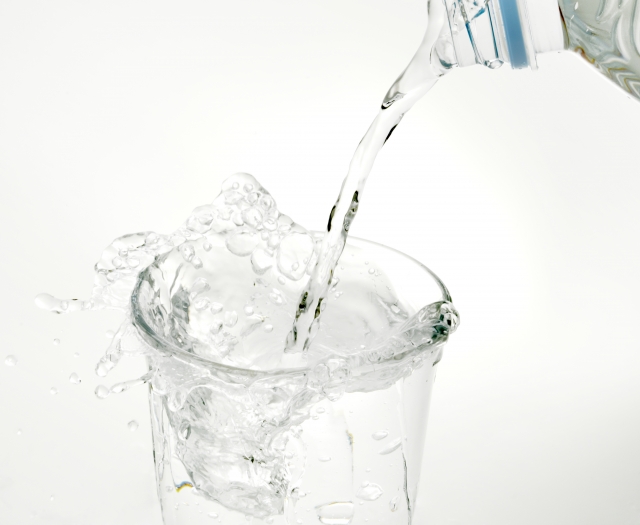 我々はいつから健康のために「水分補給」をしなければならなくなったのか？