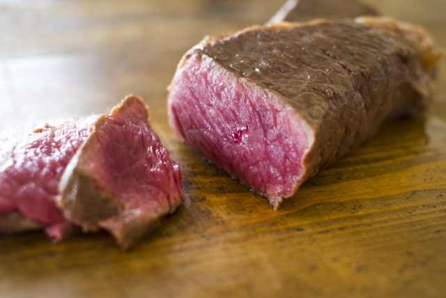 糖質制限中に肉を食べると早死にする?