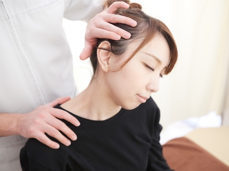 首の骨を鳴らすことはやめた方が良い
