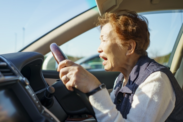 高齢者ドライバーに対し「運転前にどら焼きを」と85歳医師が推奨？