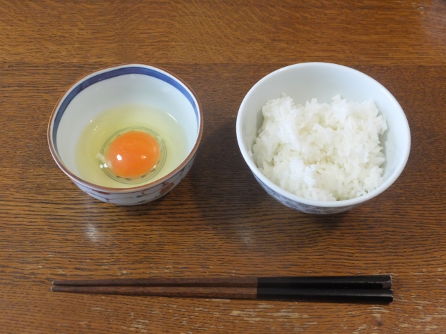 糖質を減らして脂質と交換するとHDLコレステロールは上昇し中性脂肪は低下する