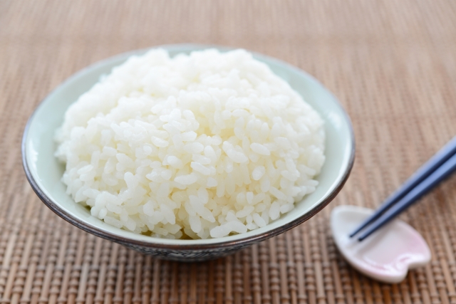 米をたくさん食べると脳の神経膠腫のリスクが高くなるかもしれない