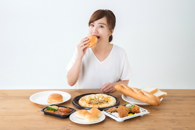 インスリン投与量、HbA1c、体重の減少をもたらす実際の糖質制限の臨床使用