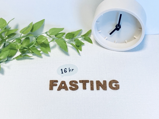 8時間の時間制限食は心血管死のリスクが91%高い？　大変だ！？