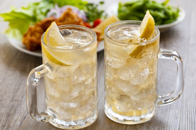 アルコール摂取はトレーニングを行った後の筋原線維タンパク質合成を低下させる